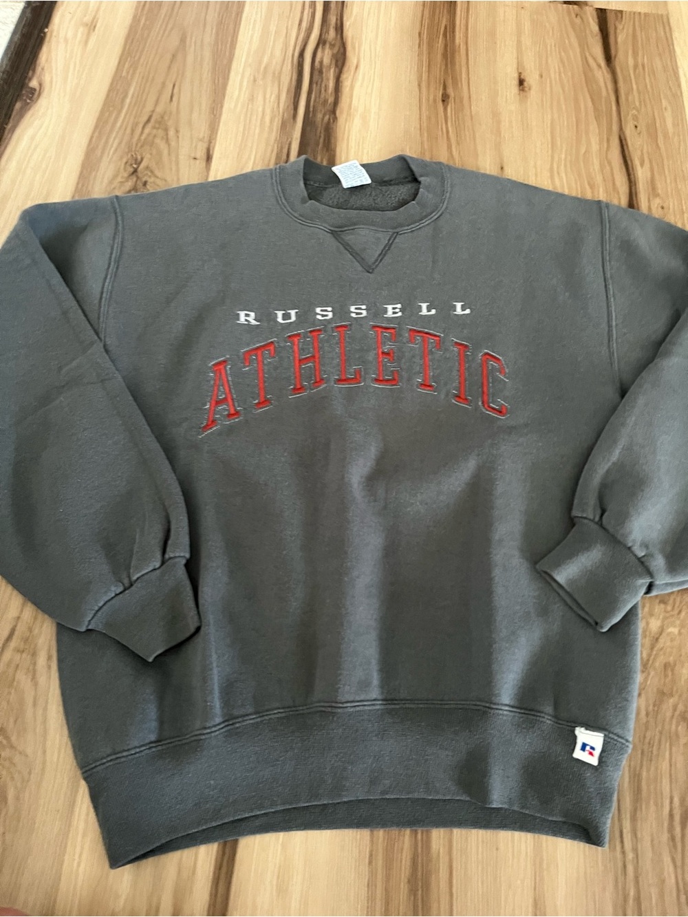 Vintage RUSSELL ATHLETIC Label - Embroidered Russell Athletic (M) Sweatshirt